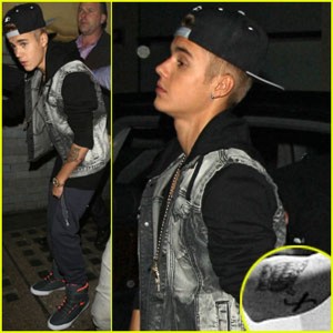 justin-bieber-shows-off-new-x-arm-tattoo