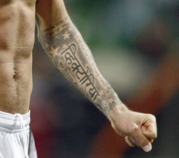 David Beckham inked Victoria Tattoo on his hand