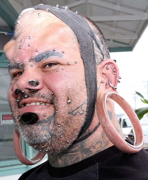EXCLUSIVE: Guinness World Record for 'Biggest Earlobes' EXCLUSIVE: World Record "Largest earlobes"