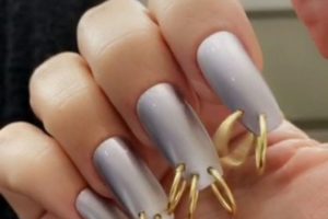 Kim Kardashian nail piercing
